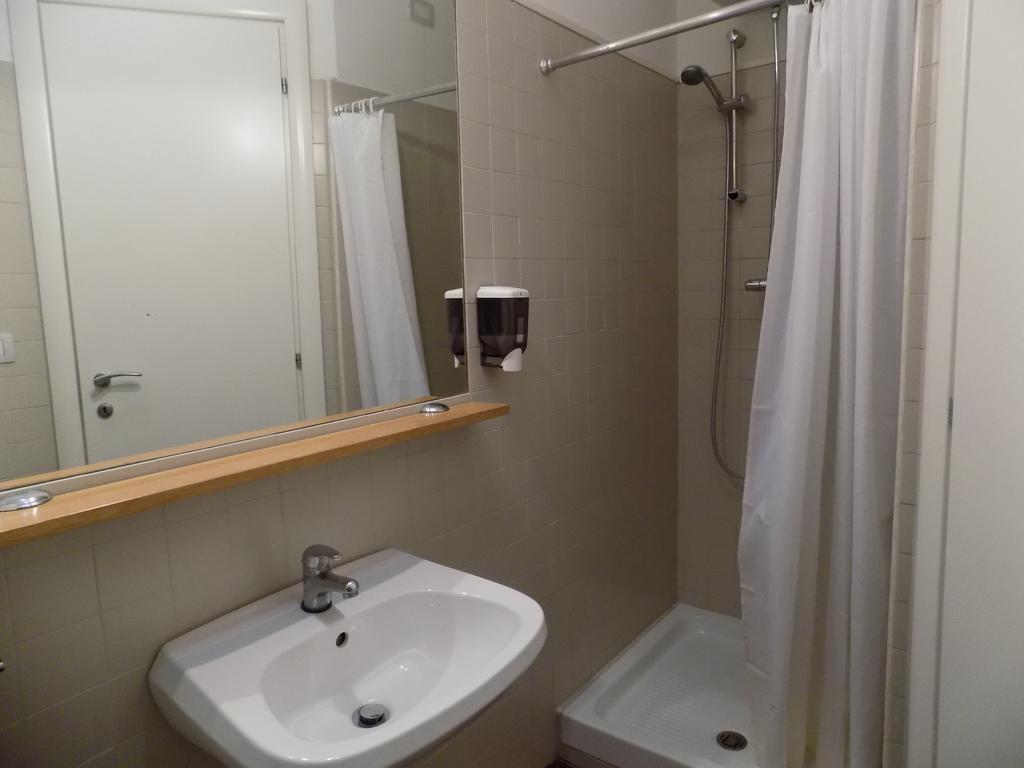 ローマ ブッキング ハウス Bed & Breakfast エクステリア 写真
